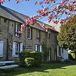 De La Petite Suisse Nyaraló *